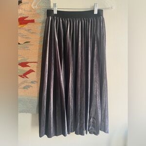 Pleated Metallic gray midi Skirt